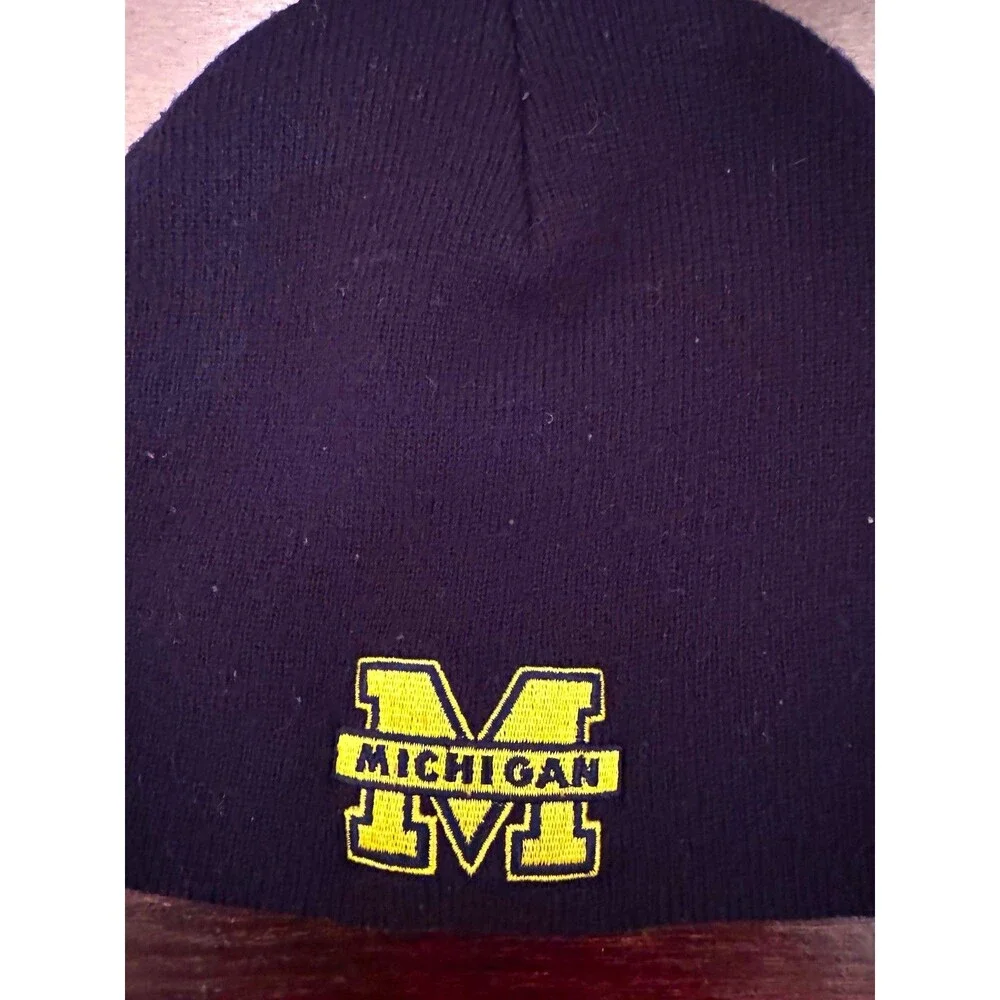 Captivating Headwear Michigan Wolverines Knit Beanie Hat Black Yellow